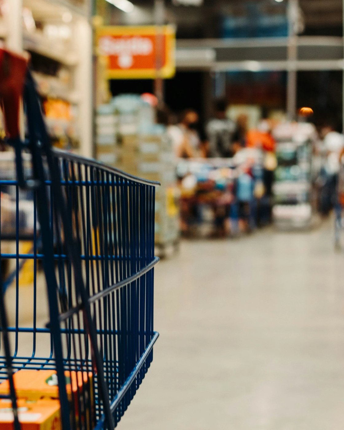 A shopping cart in a U.S. grocery store
